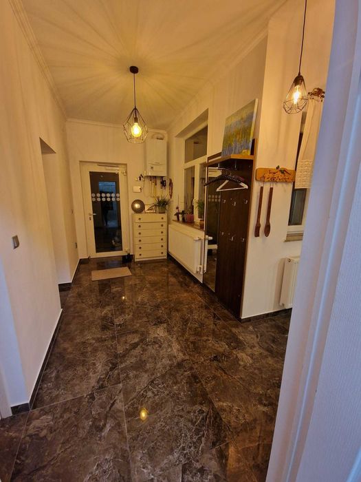 Casa + anexa, singur in curte, zona Piata Mica. Disponibil imediat