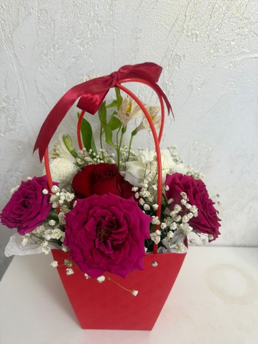 Продам цветы свежие в сумочках