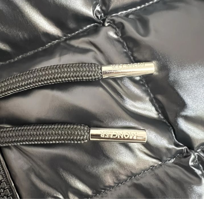 Куртка Moncler.