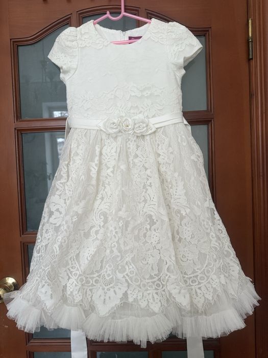 Продам нарядное платье для девочки 5-8 лет