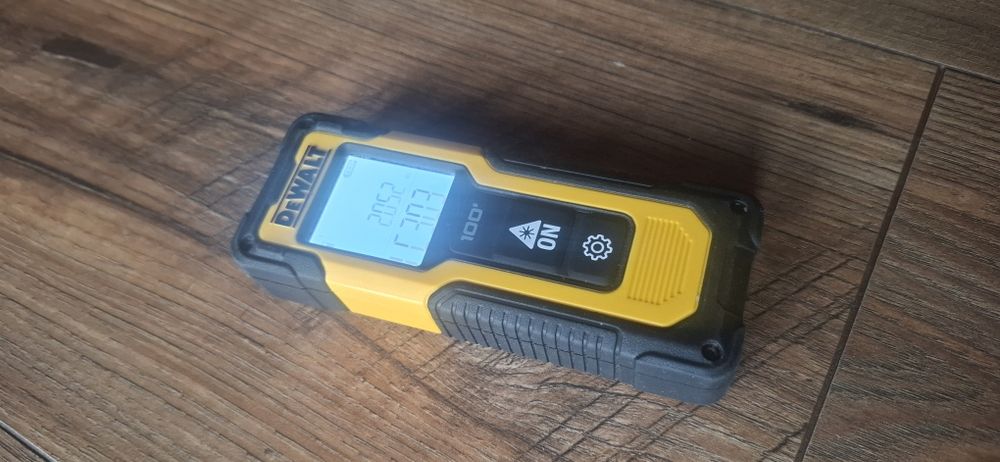 Telemetru cu laser DeWalt NOU