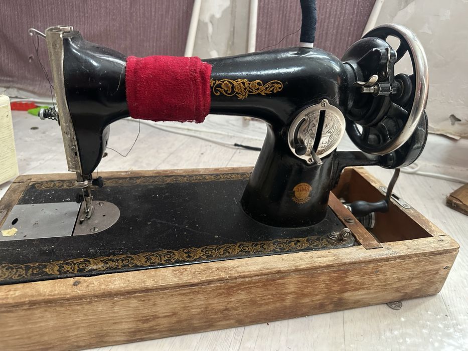 Продам швейную машину.