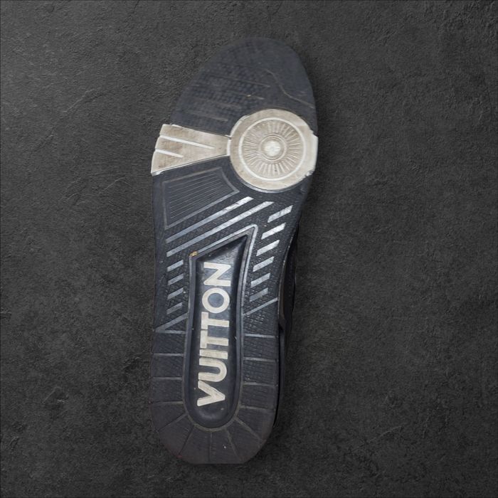 Adidași Louis vuitton