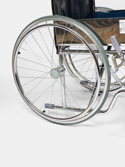 Инвалидная коляска с ручным приводом, модель с твердыми колесами