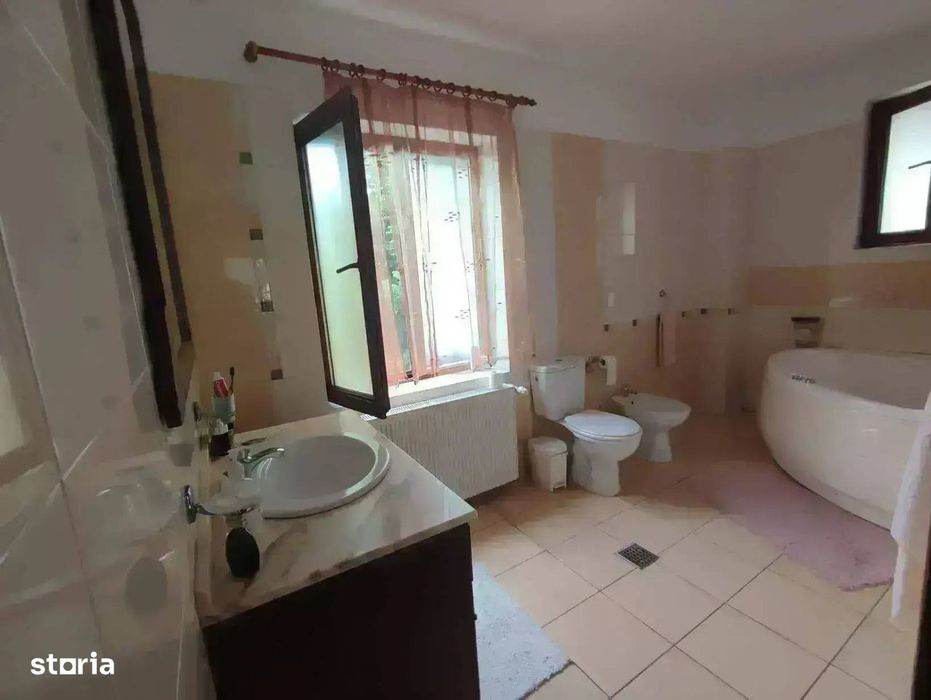 Vila 5 camere 230 mp utili curte 350 libera Sfantul Ioan Disponibila