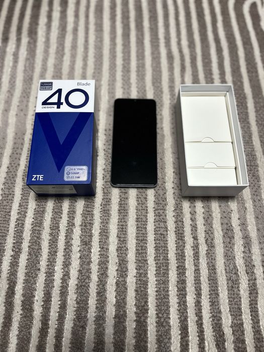 Telefon mobil ZTE Blade V40 Design