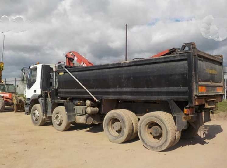 Basculabila Iveco Trakker 8X4 cu macara HMF 2007