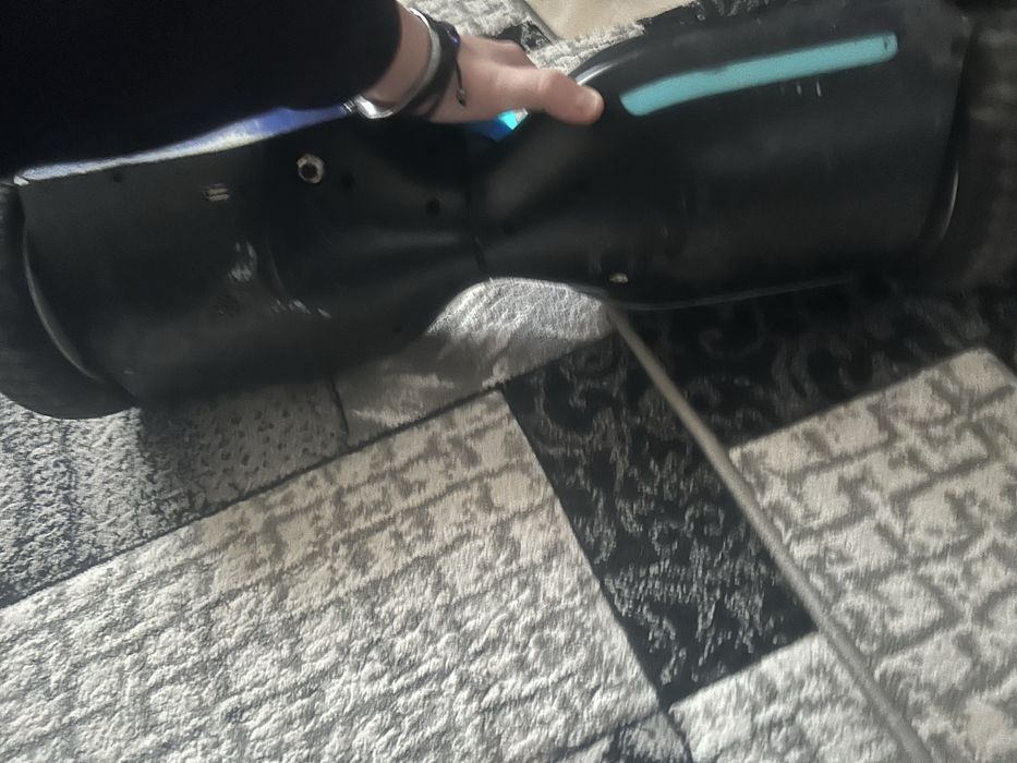 Haverboard albastru cu negru cu autonomie de 3-5 ore