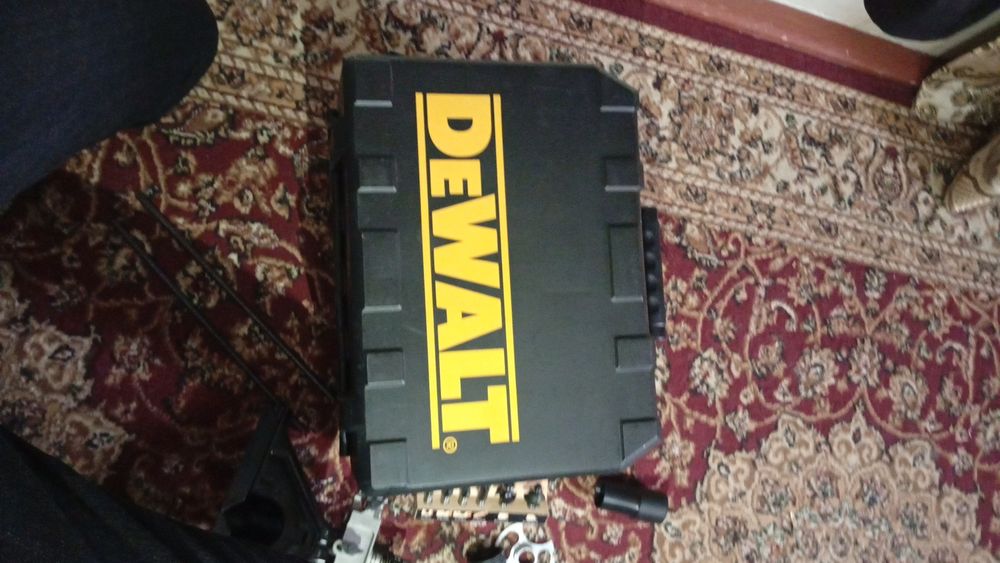 DeWalt DW621 frezer 1100W – Ideal  toliq komplekt, 1 marta ishlatilgan