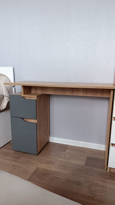 Продам стол компьютерный