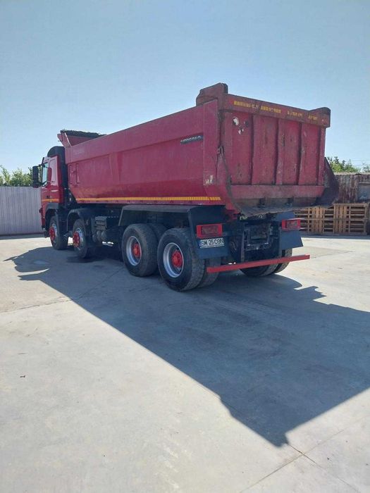 Camion VOLVO 8x4