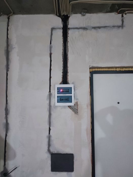 электрик монтажник