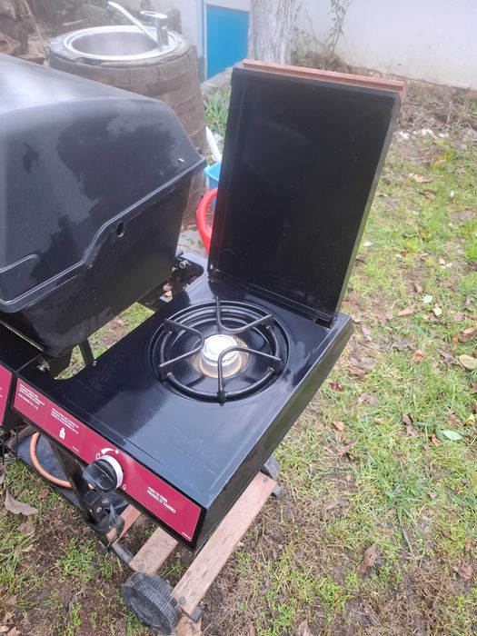 Газово барбекю с мощен котлон (2 кръга на горене) – Отлично състояние!