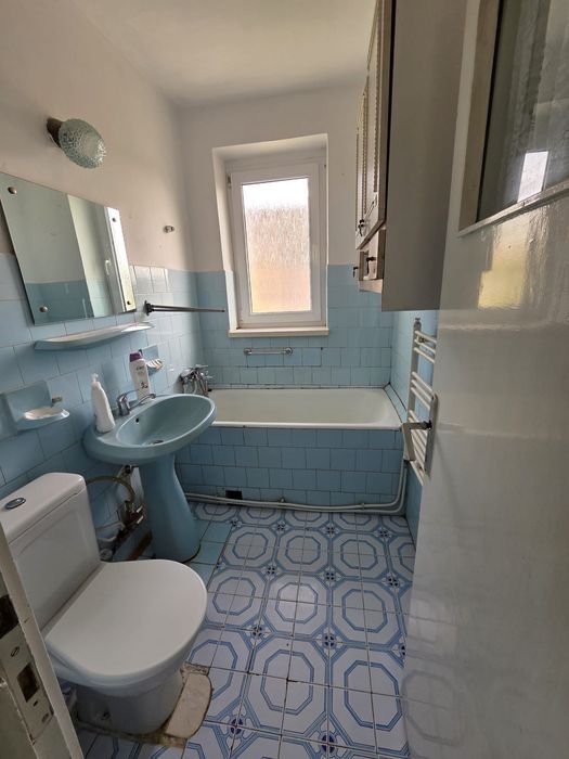 Proprietar vând apartament cu 3 camere în zona centrală