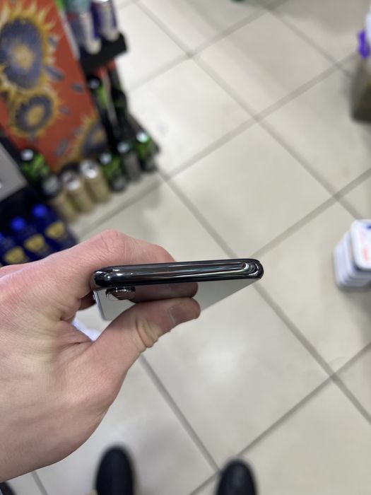 Iphone x srochna sotiladi