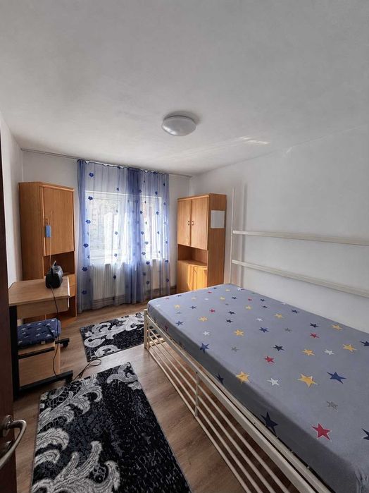 Vând apartament 4 camere decomandat, 79 mp, etaj 3/4 – Lupeni, Bărbăteni