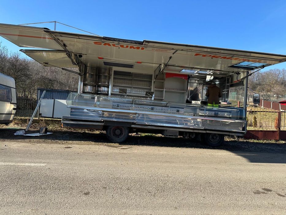 Vând rulota fast-food schimb cu auto evaluat corect!