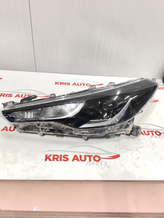 Ляв фар за Toyota Corolla Cros Xenon 2021-2023 / Тойота Крос Ксенон