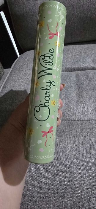 Метална кутия във формата на книга