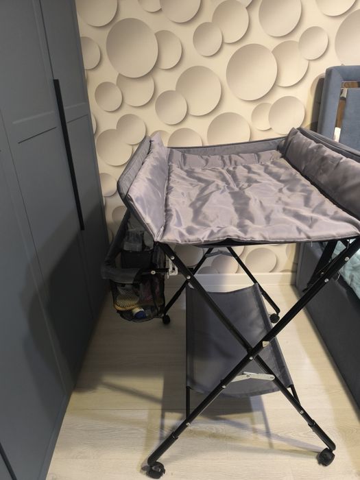 Продам пеленальный столик