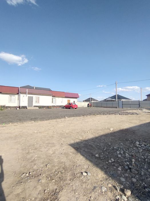 Времянка возле арки в Ынтымак