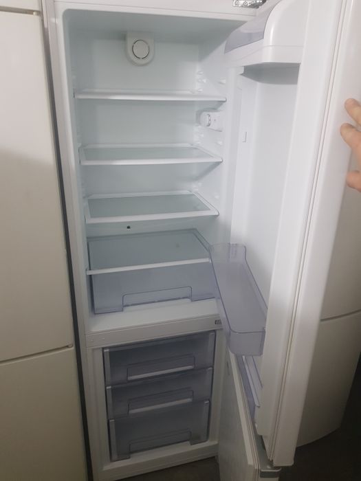Хладилник с фризер