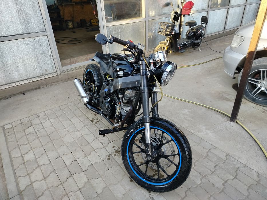 Продам мотоцикл кастом.