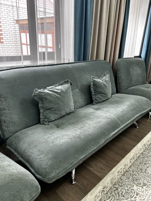 продам диван с двуми креслами