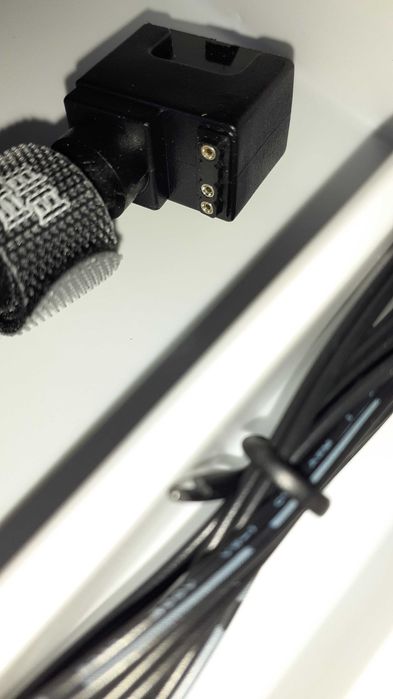 Захранващ 8PIN GPU Extension ARGB 90 градуса за GIGABYTE Radeon RX 9070 XT GAMING - 3 броя