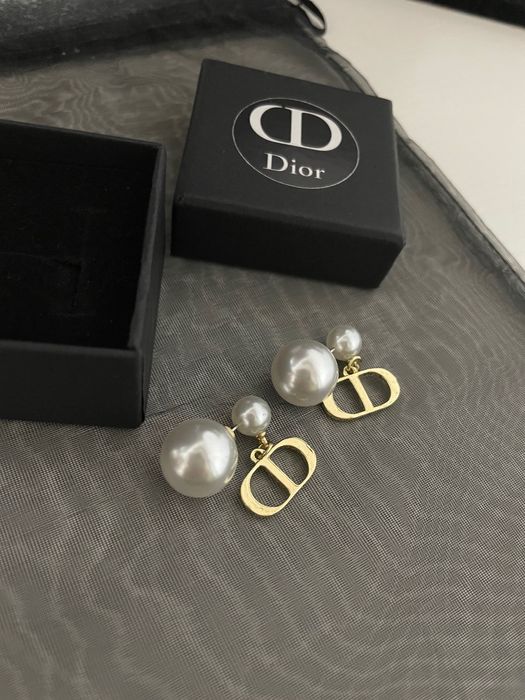 D*I*O*R колиета обеци