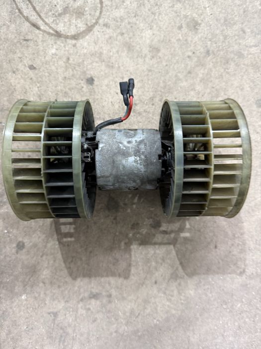 Моторче за парно мерцедес 124 оригинално!!