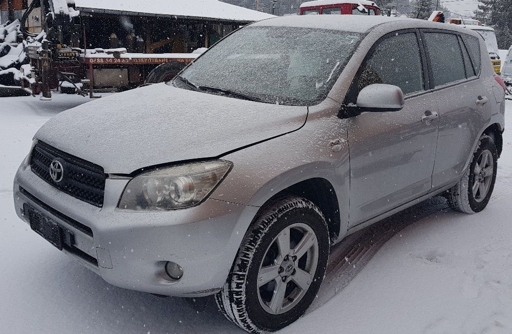 Тойота Рав4 на части
