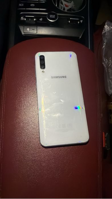 Продам телефон а50