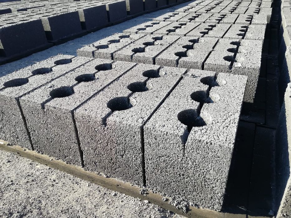 Шлакоблок пустотелый