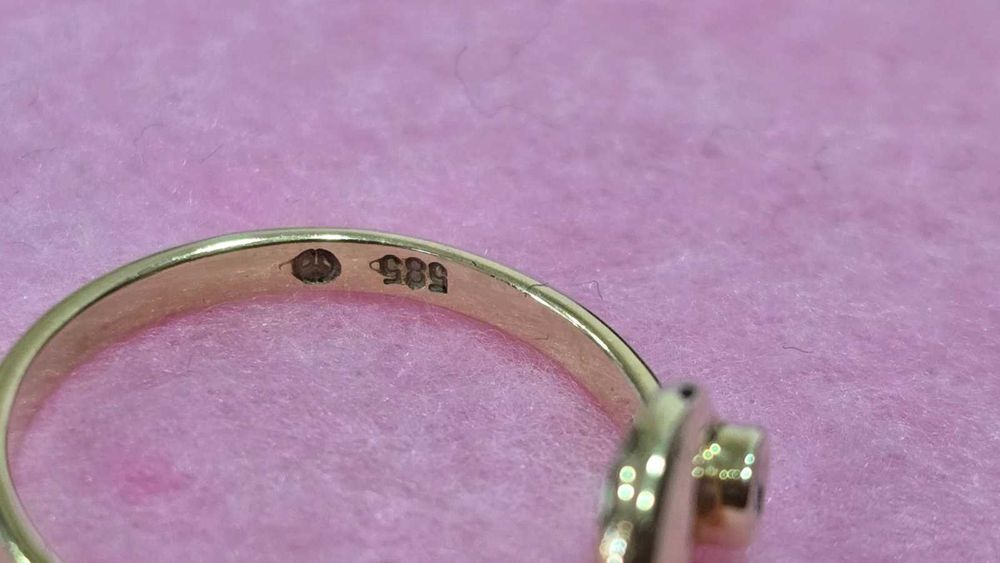 Златен пръстен 14 карата 585 / с диамант