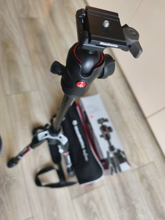 Vând trepied foto Manfrotto befree fibră carbon