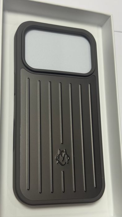 RIMOWA Aluminium Case за iPhone 17 Pro / 17 Pro Max | Луксозен алуминиев кейс | Нов