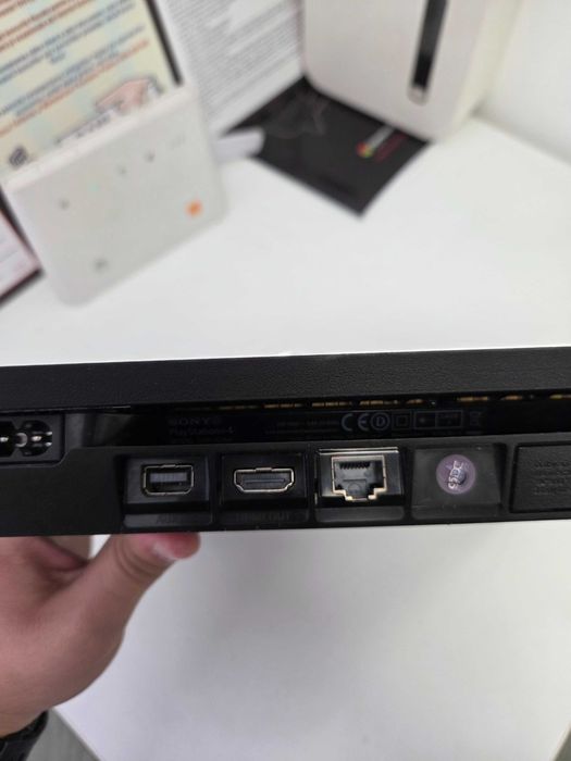Consola PS4 Slim 500GB (ECA27 b.49120)-Garantie 2 ani!