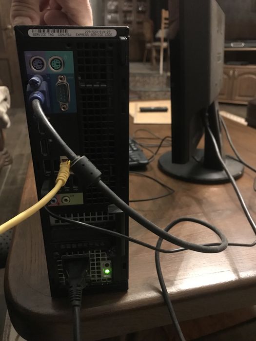 DELL Компютър заедно с монитор, клавиатура и мишка комплект