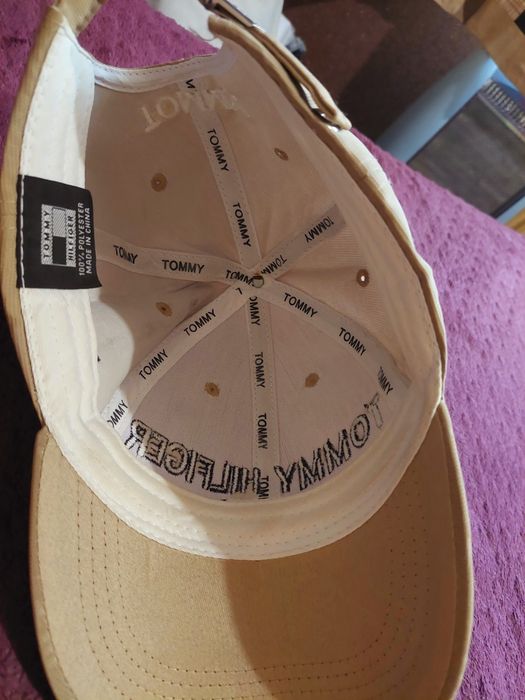 Шапки Tommy Hilfiger и Barcelona