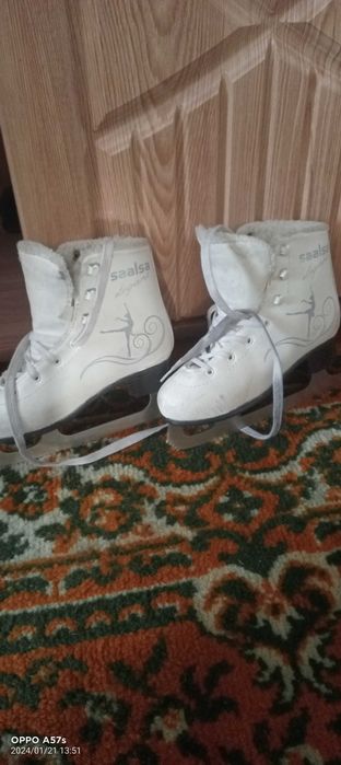 Продам коньки фигурные детские