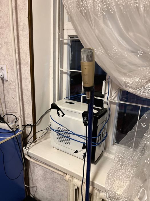 Studio uchun mikrafon pult naushnik