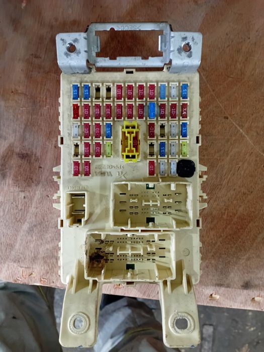 Продам блок предохранителей Хундай Акцент