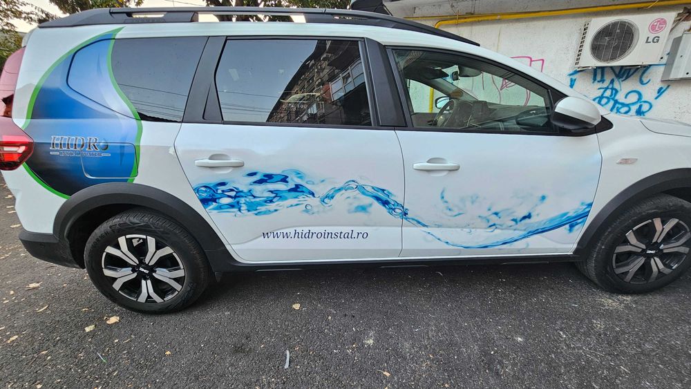 COLANTĂRI AUTO PLOIEȘTI • CAMIOANE • AUTOBUZE • DUBE • colantări premium pentru autoturisme, flote și vehicule comerciale în Ploiești.