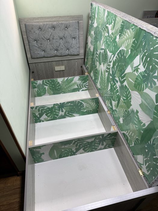 Divan sotiladi sotiladi