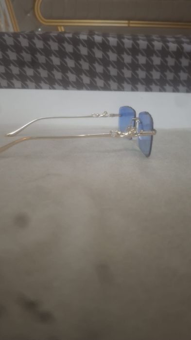 Ochelari de soare unisex cu lentile albastre și ramă aurie