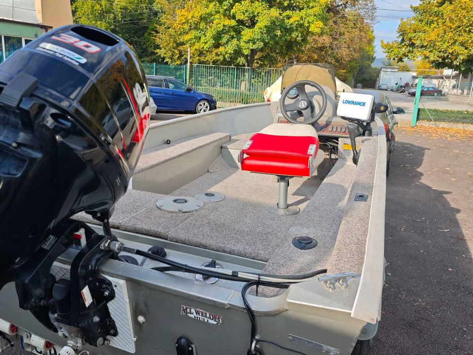 Tracker Boat Super Guide V 14 - Алуминиева Американска Лодка