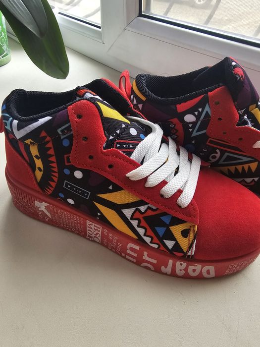 Продам кроссовки