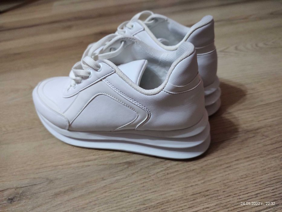 Маратонки високи, много удобни,стават за всеки ден, много запазени