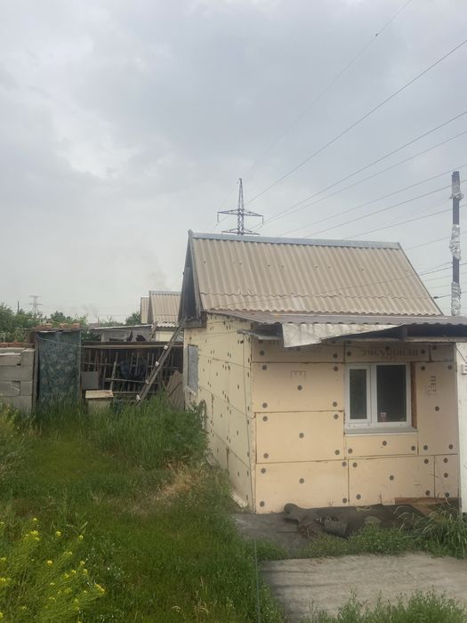 Продам участок с недостроенным  домам